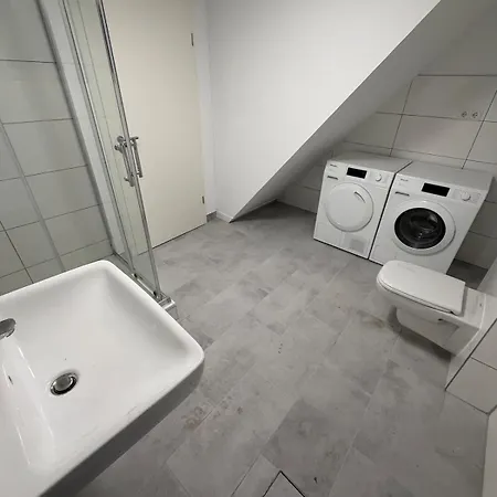 Kernsaniertes Kfw Einfamilienhaus Mit Garten 2025 * ヒュルト
