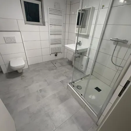 Kernsaniertes Kfw Einfamilienhaus Mit Garten 2025 * ヒュルト