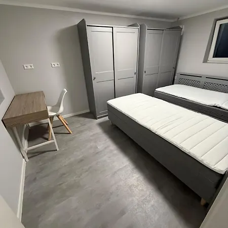 Kernsaniertes Kfw Einfamilienhaus Mit Garten 2025 * ヒュルト